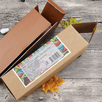 কার্ডবোর্ডের উপহার প্যাকেজিং বাক্সে গ্রহণ করা কাস্টম লোগো প্রিন্টিং ম্যাট সারফেসের মাধ্যমে দৃশ্যমানতা এবং প্যাকেজিংয়ের আকর্ষণ বাড়ায়